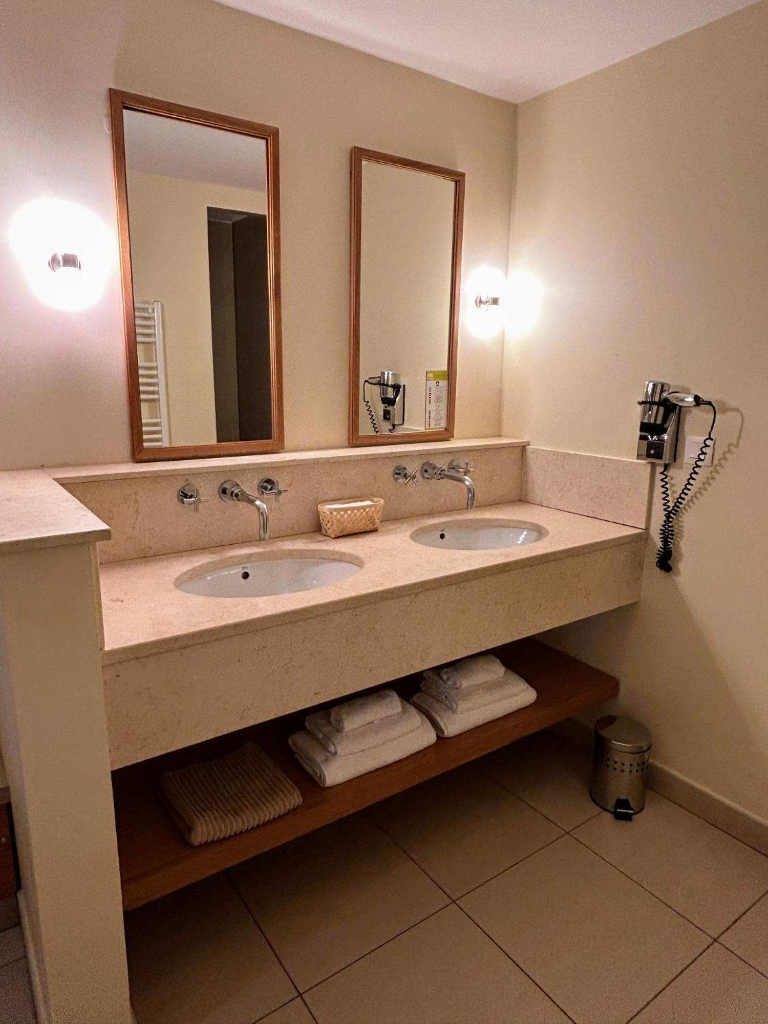 Suite Superieure Domaine Du Golf St Endreol, 1 A 2 Personnes Ла-Мот Экстерьер фото