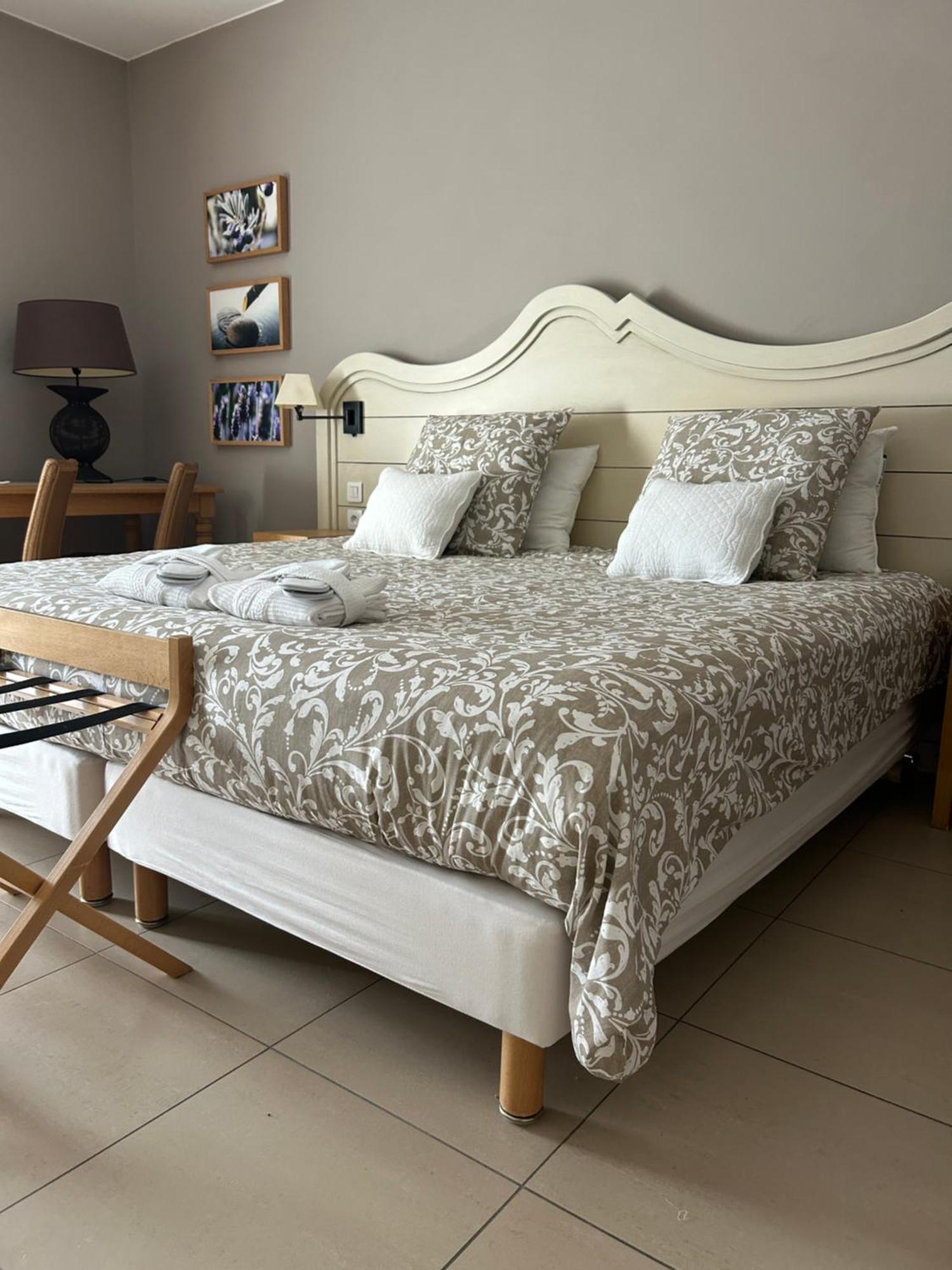 Suite Superieure Domaine Du Golf St Endreol, 1 A 2 Personnes Ла-Мот Экстерьер фото